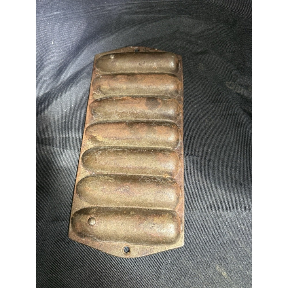 Vintage Cast Iron Cornbread Pan Marked R 7 Stick Corn Ear Baking Mold Pan